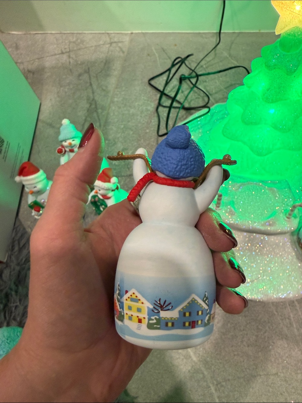 Hallmark Keepsake Snowman Choir Music Box - Red, Green, White - Picture 13 of 16